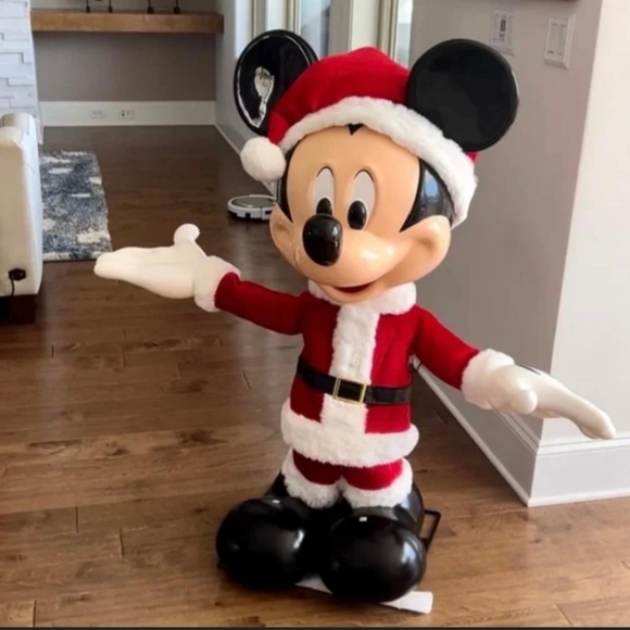 Christmas Animated Mickey Mouse - Picture 3 of 7